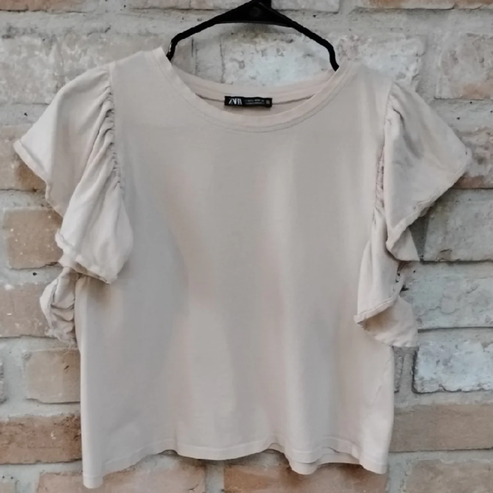 Zara Beige Short Sleeve Ruffle Top - Picture 1 of 4